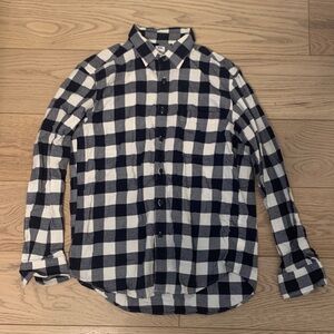 Uniqlo Black and White Checkered Men's Shirt